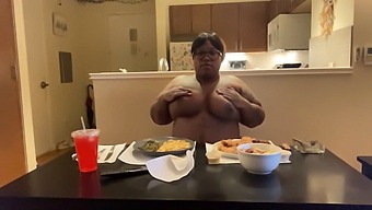 Thelma'S Culinary Skills Turn Thanksgiving Into Erotic Feast